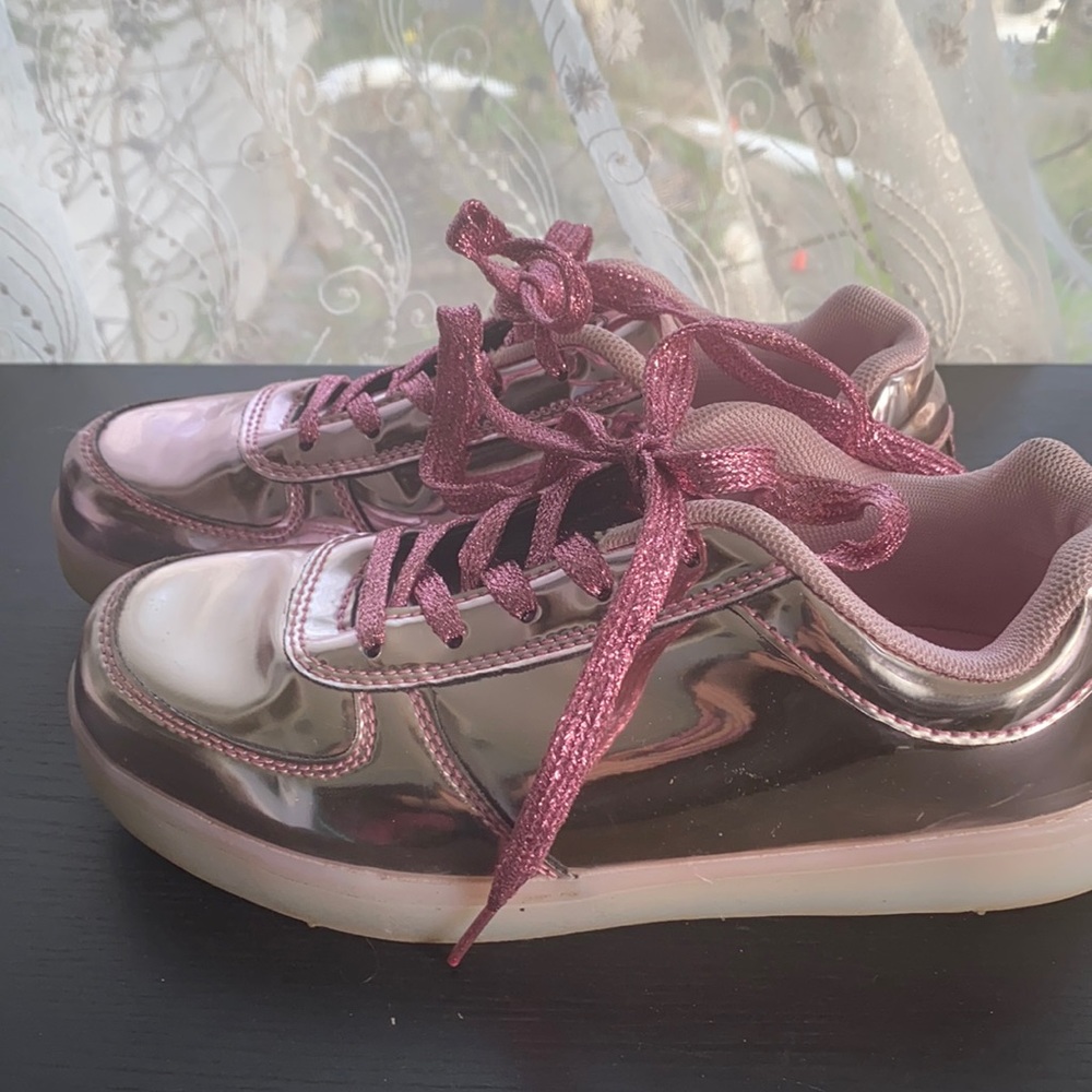 Glide kicks sneakers